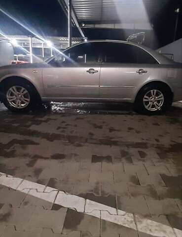 Сірий Хендай Соната, об'ємом двигуна 2 л та пробігом 238 тис. км за 7000 $, фото 3 на Automoto.ua