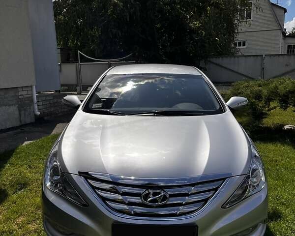 Сірий Хендай Соната, об'ємом двигуна 2.36 л та пробігом 47 тис. км за 12000 $, фото 15 на Automoto.ua