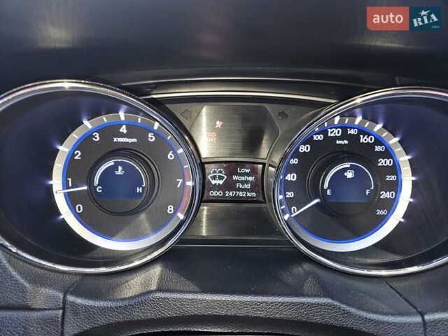 Серый Хендай Соната, объемом двигателя 2 л и пробегом 247 тыс. км за 9000 $, фото 1 на Automoto.ua