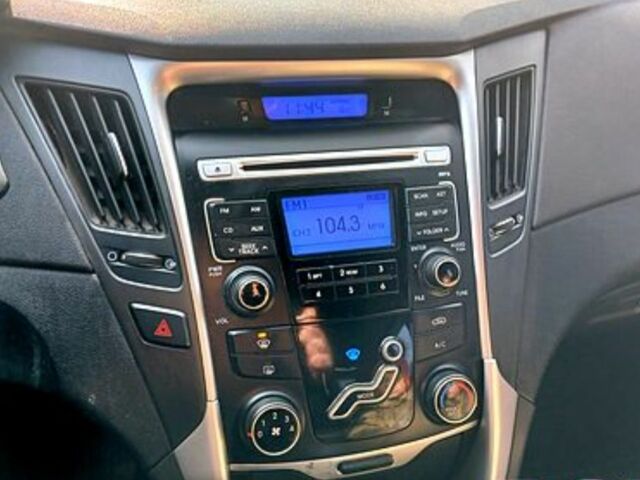 Сірий Хендай Соната, об'ємом двигуна 2 л та пробігом 112 тис. км за 9000 $, фото 3 на Automoto.ua