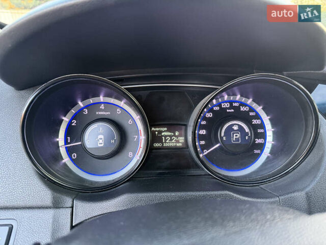 Серый Хендай Соната, объемом двигателя 2.36 л и пробегом 331 тыс. км за 10000 $, фото 6 на Automoto.ua