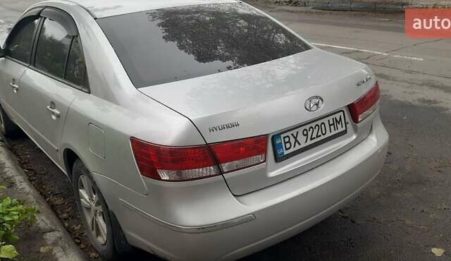 Сірий Хендай Соната, об'ємом двигуна 2 л та пробігом 238 тис. км за 7000 $, фото 2 на Automoto.ua