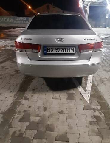 Сірий Хендай Соната, об'ємом двигуна 2 л та пробігом 238 тис. км за 7000 $, фото 6 на Automoto.ua