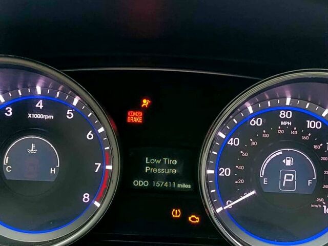 Серый Хендай Соната, объемом двигателя 2.4 л и пробегом 250 тыс. км за 7000 $, фото 5 на Automoto.ua