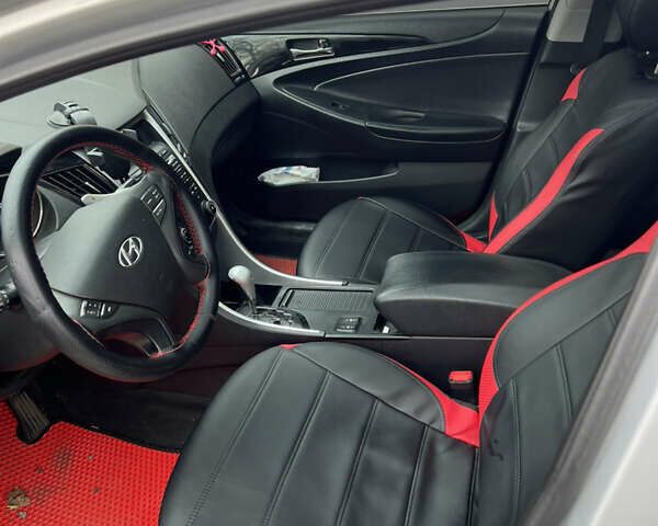 Сірий Хендай Соната, об'ємом двигуна 2.36 л та пробігом 207 тис. км за 8500 $, фото 7 на Automoto.ua