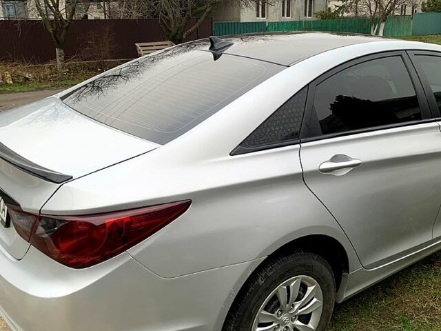 Серый Хендай Соната, объемом двигателя 2.4 л и пробегом 250 тыс. км за 7000 $, фото 1 на Automoto.ua