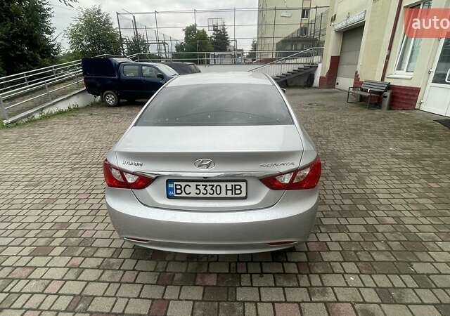 Серый Хендай Соната, объемом двигателя 2 л и пробегом 233 тыс. км за 7300 $, фото 3 на Automoto.ua