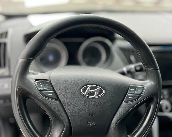 Серый Хендай Соната, объемом двигателя 2.36 л и пробегом 278 тыс. км за 7900 $, фото 3 на Automoto.ua