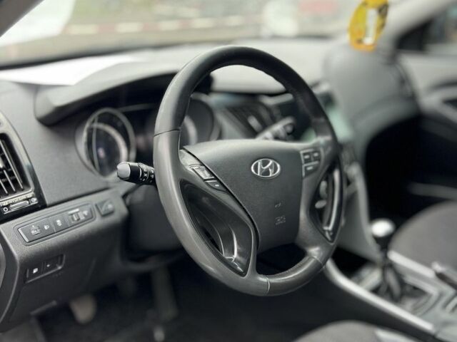 Серый Хендай Соната, объемом двигателя 2.4 л и пробегом 270 тыс. км за 7900 $, фото 8 на Automoto.ua