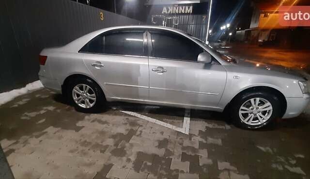 Серый Хендай Соната, объемом двигателя 2 л и пробегом 240 тыс. км за 7000 $, фото 10 на Automoto.ua