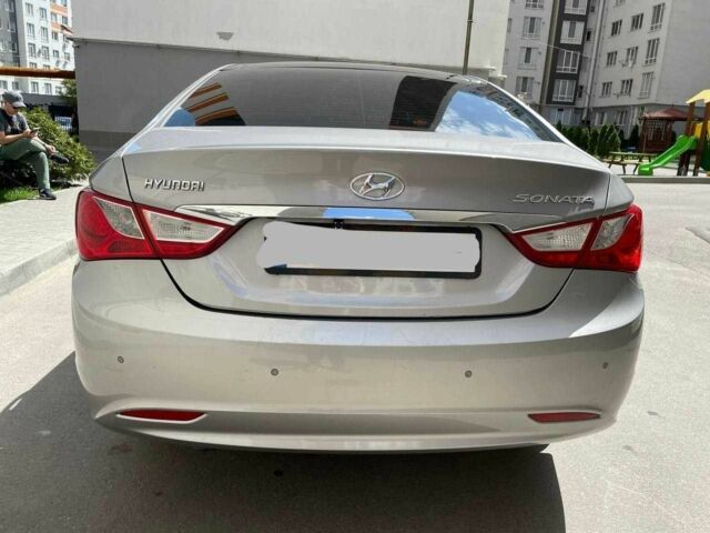 Серый Хендай Соната, объемом двигателя 0 л и пробегом 293 тыс. км за 7300 $, фото 1 на Automoto.ua