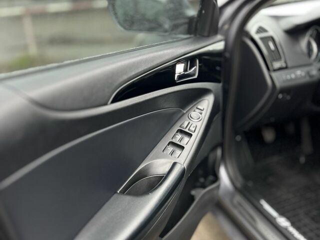 Серый Хендай Соната, объемом двигателя 2.4 л и пробегом 270 тыс. км за 7900 $, фото 7 на Automoto.ua