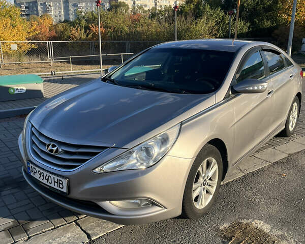 Серый Хендай Соната, объемом двигателя 2 л и пробегом 202 тыс. км за 7800 $, фото 2 на Automoto.ua