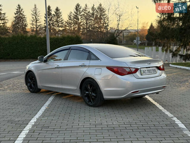 Серый Хендай Соната, объемом двигателя 2.36 л и пробегом 331 тыс. км за 10000 $, фото 5 на Automoto.ua