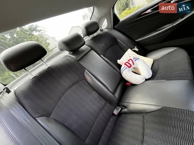 Сірий Хендай Соната, об'ємом двигуна 2.36 л та пробігом 47 тис. км за 12000 $, фото 5 на Automoto.ua