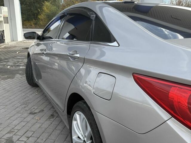 Хендай Соната 2010 в Днепре (Днепропетровске) на Automoto.ua Серый Хендай Соната, объемом двигателя 2.4 л и пробегом 236 тыс. км за 10199 $, фото 10 на Automoto.ua