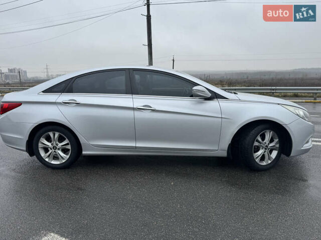 Серый Хендай Соната, объемом двигателя 2.36 л и пробегом 202 тыс. км за 7500 $, фото 5 на Automoto.ua