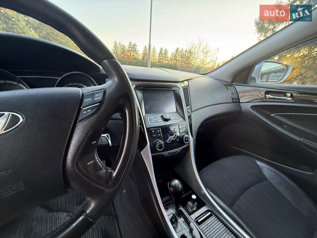 Серый Хендай Соната, объемом двигателя 2.36 л и пробегом 331 тыс. км за 10000 $, фото 8 на Automoto.ua