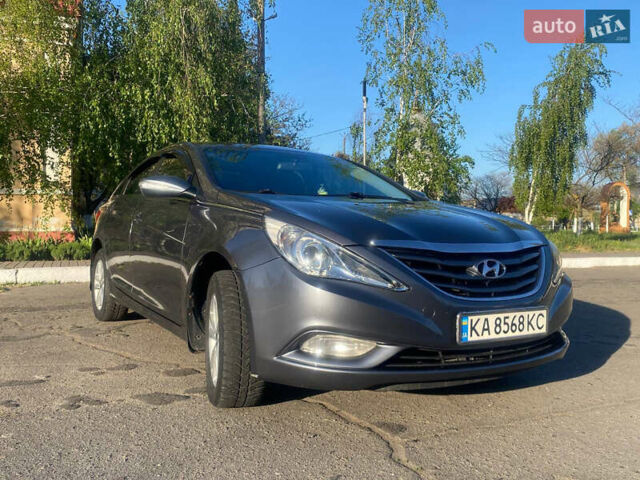 Серый Хендай Соната, объемом двигателя 2 л и пробегом 250 тыс. км за 7750 $, фото 5 на Automoto.ua