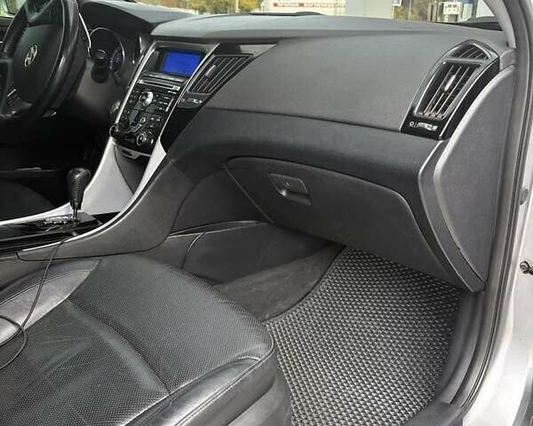 Хендай Соната 2010 в Днепре (Днепропетровске) на Automoto.ua Серый Хендай Соната, объемом двигателя 2.4 л и пробегом 236 тыс. км за 10199 $, фото 20 на Automoto.ua