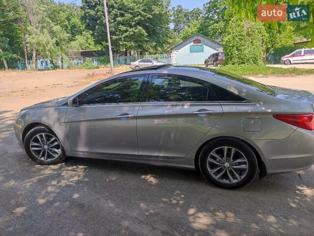 Серый Хендай Соната, объемом двигателя 2.4 л и пробегом 256 тыс. км за 9500 $, фото 3 на Automoto.ua