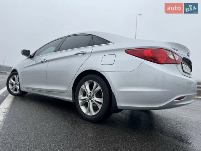 Серый Хендай Соната, объемом двигателя 2.36 л и пробегом 202 тыс. км за 7500 $, фото 6 на Automoto.ua