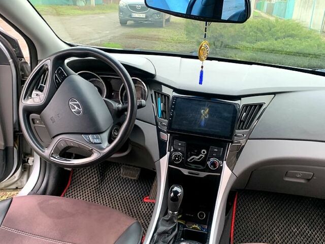 Серый Хендай Соната, объемом двигателя 2.4 л и пробегом 250 тыс. км за 7000 $, фото 6 на Automoto.ua