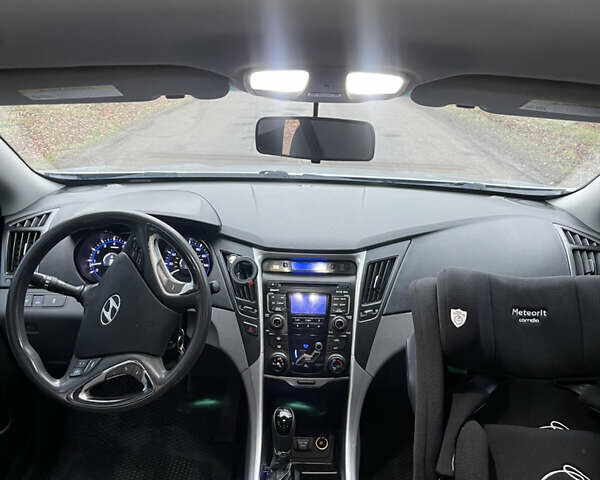 Серый Хендай Соната, объемом двигателя 2.4 л и пробегом 305 тыс. км за 8000 $, фото 13 на Automoto.ua