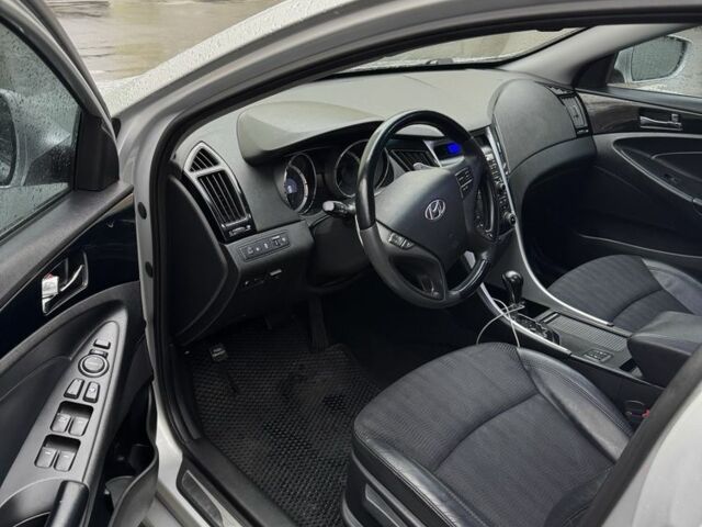 Серый Хендай Соната, объемом двигателя 2.4 л и пробегом 200 тыс. км за 7500 $, фото 6 на Automoto.ua