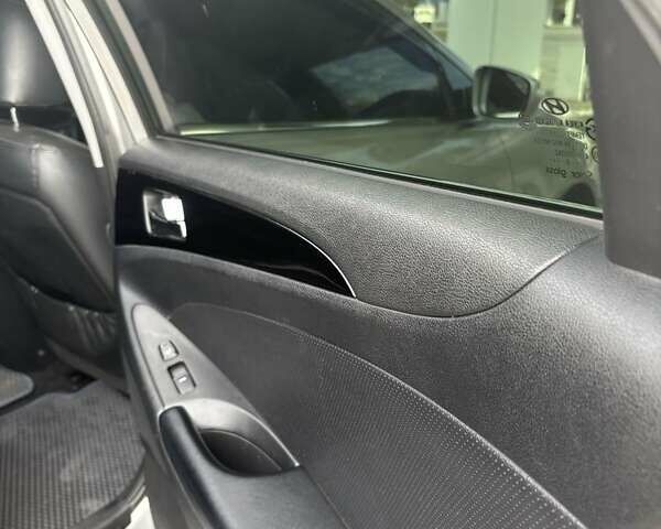 Хендай Соната 2010 в Днепре (Днепропетровске) на Automoto.ua Серый Хендай Соната, объемом двигателя 2.4 л и пробегом 236 тыс. км за 10199 $, фото 19 на Automoto.ua