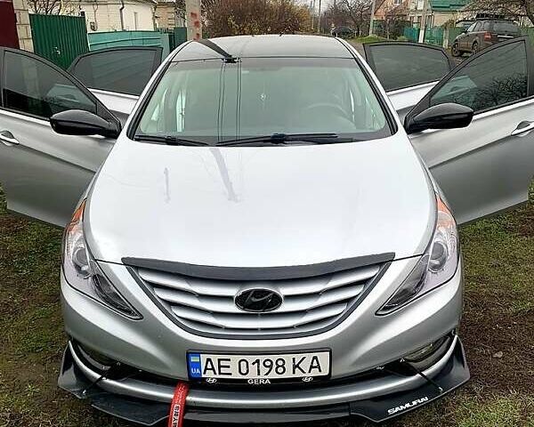 Серый Хендай Соната, объемом двигателя 2.4 л и пробегом 250 тыс. км за 7000 $, фото 3 на Automoto.ua