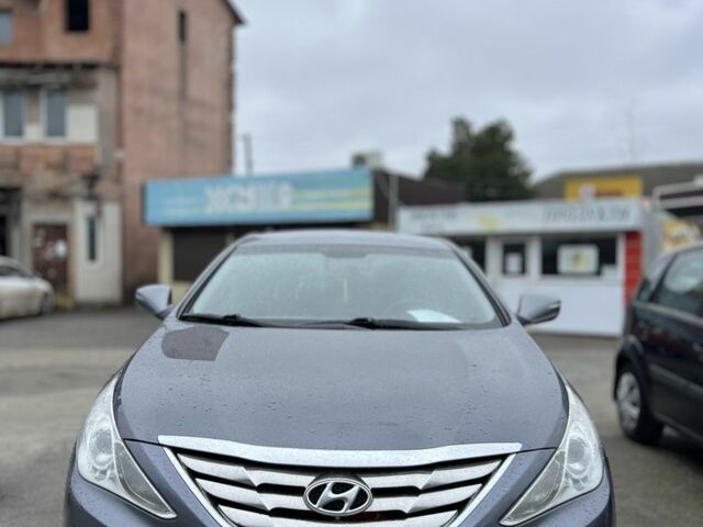 Серый Хендай Соната, объемом двигателя 2.4 л и пробегом 270 тыс. км за 7900 $, фото 1 на Automoto.ua