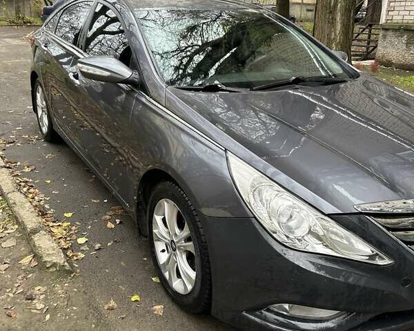 Серый Хендай Соната, объемом двигателя 2 л и пробегом 277 тыс. км за 6500 $, фото 4 на Automoto.ua
