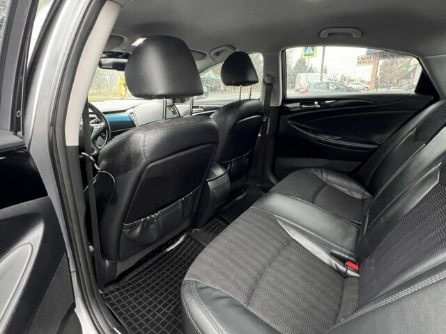 Серый Хендай Соната, объемом двигателя 2.4 л и пробегом 270 тыс. км за 7900 $, фото 12 на Automoto.ua