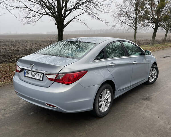 Серый Хендай Соната, объемом двигателя 2.4 л и пробегом 305 тыс. км за 8000 $, фото 9 на Automoto.ua
