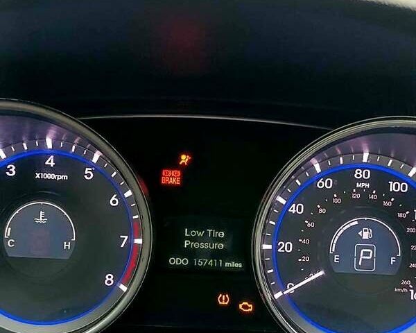 Серый Хендай Соната, объемом двигателя 2.4 л и пробегом 250 тыс. км за 7000 $, фото 4 на Automoto.ua