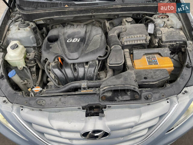 Серый Хендай Соната, объемом двигателя 2.4 л и пробегом 305 тыс. км за 8000 $, фото 7 на Automoto.ua