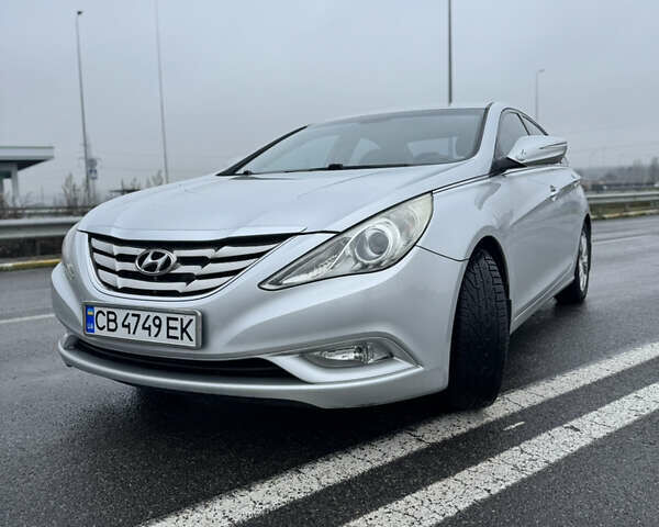 Серый Хендай Соната, объемом двигателя 2.36 л и пробегом 202 тыс. км за 7500 $, фото 1 на Automoto.ua