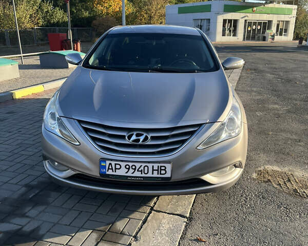 Серый Хендай Соната, объемом двигателя 2 л и пробегом 202 тыс. км за 7800 $, фото 1 на Automoto.ua