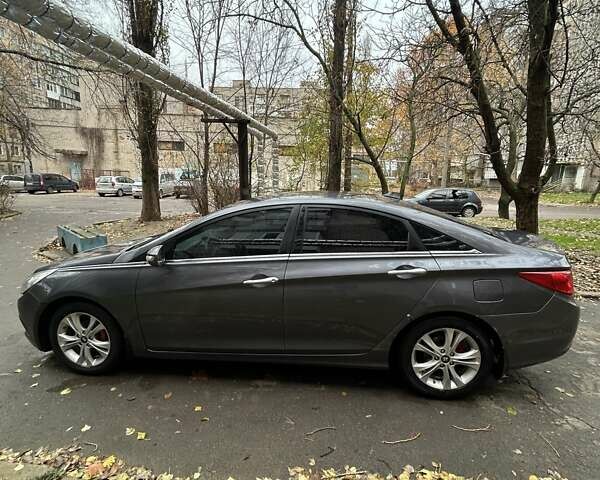 Серый Хендай Соната, объемом двигателя 2 л и пробегом 277 тыс. км за 6500 $, фото 6 на Automoto.ua