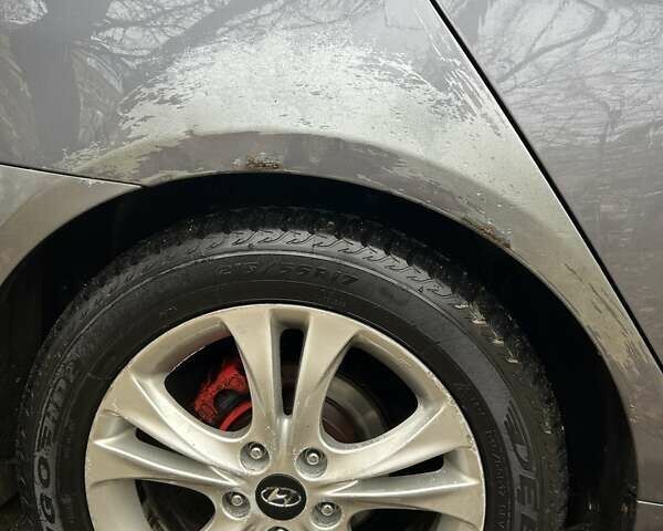 Серый Хендай Соната, объемом двигателя 2 л и пробегом 277 тыс. км за 6500 $, фото 2 на Automoto.ua