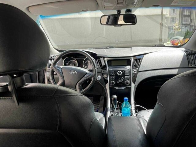 Серый Хендай Соната, объемом двигателя 0 л и пробегом 293 тыс. км за 7300 $, фото 12 на Automoto.ua