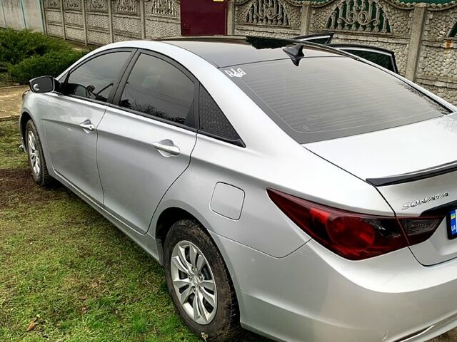 Серый Хендай Соната, объемом двигателя 2.4 л и пробегом 250 тыс. км за 7000 $, фото 2 на Automoto.ua