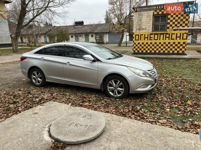 Сірий Хендай Соната, об'ємом двигуна 2.36 л та пробігом 207 тис. км за 8500 $, фото 5 на Automoto.ua