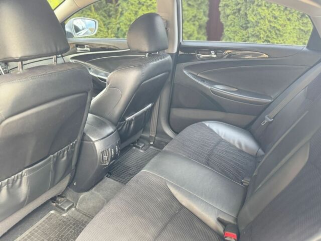 Сірий Хендай Соната, об'ємом двигуна 2 л та пробігом 168 тис. км за 8500 $, фото 6 на Automoto.ua