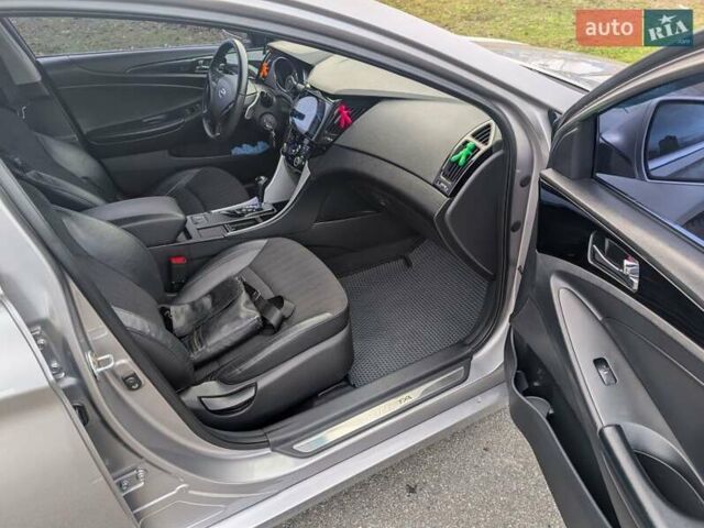 Серый Хендай Соната, объемом двигателя 2.36 л и пробегом 209 тыс. км за 8900 $, фото 15 на Automoto.ua