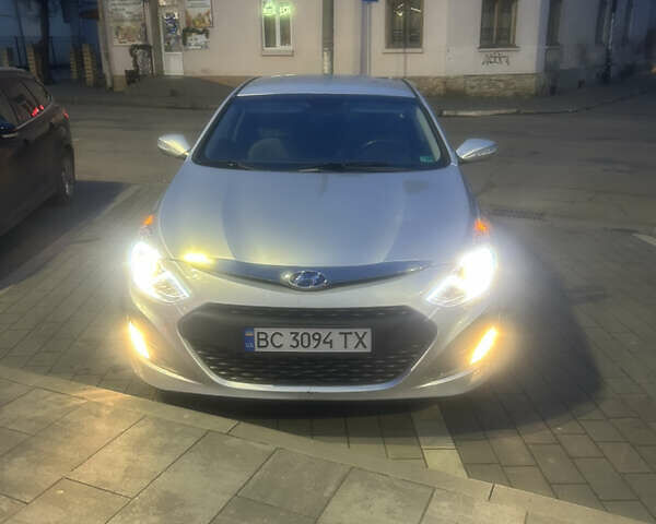 Сірий Хендай Соната, об'ємом двигуна 2.36 л та пробігом 146 тис. км за 9500 $, фото 1 на Automoto.ua