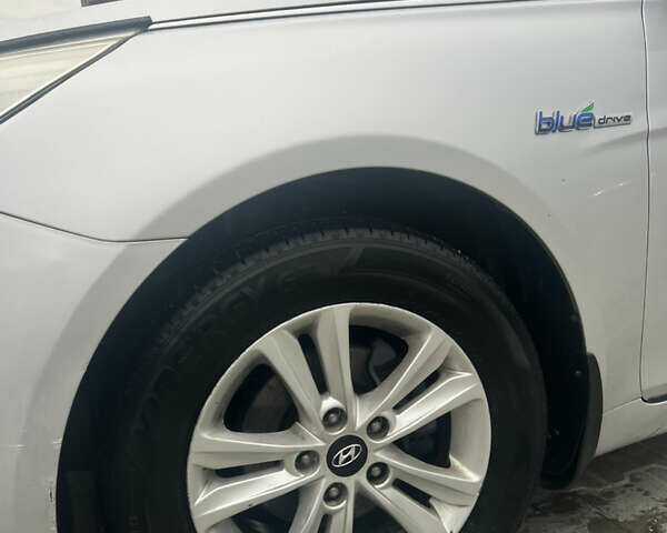 Хендай Соната 2011 в Тернополе на Automoto.ua Серый Хендай Соната, объемом двигателя 2 л и пробегом 375 тыс. км за 6600 $, фото 14 на Automoto.ua