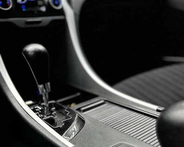 Серый Хендай Соната, объемом двигателя 2.4 л и пробегом 220 тыс. км за 8100 $, фото 18 на Automoto.ua