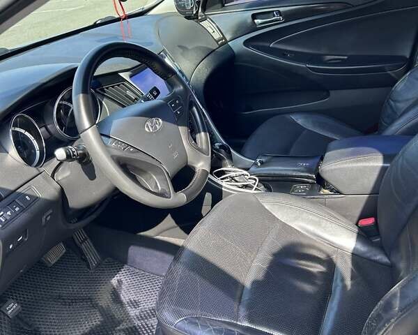 Серый Хендай Соната, объемом двигателя 2 л и пробегом 286 тыс. км за 9000 $, фото 3 на Automoto.ua